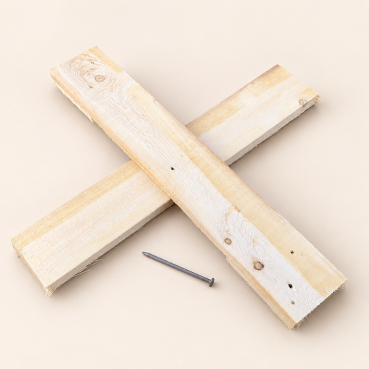 Houten kerstboomkruis met spijker